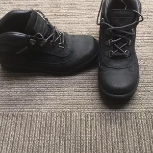 Timberland boys black size 2.5.